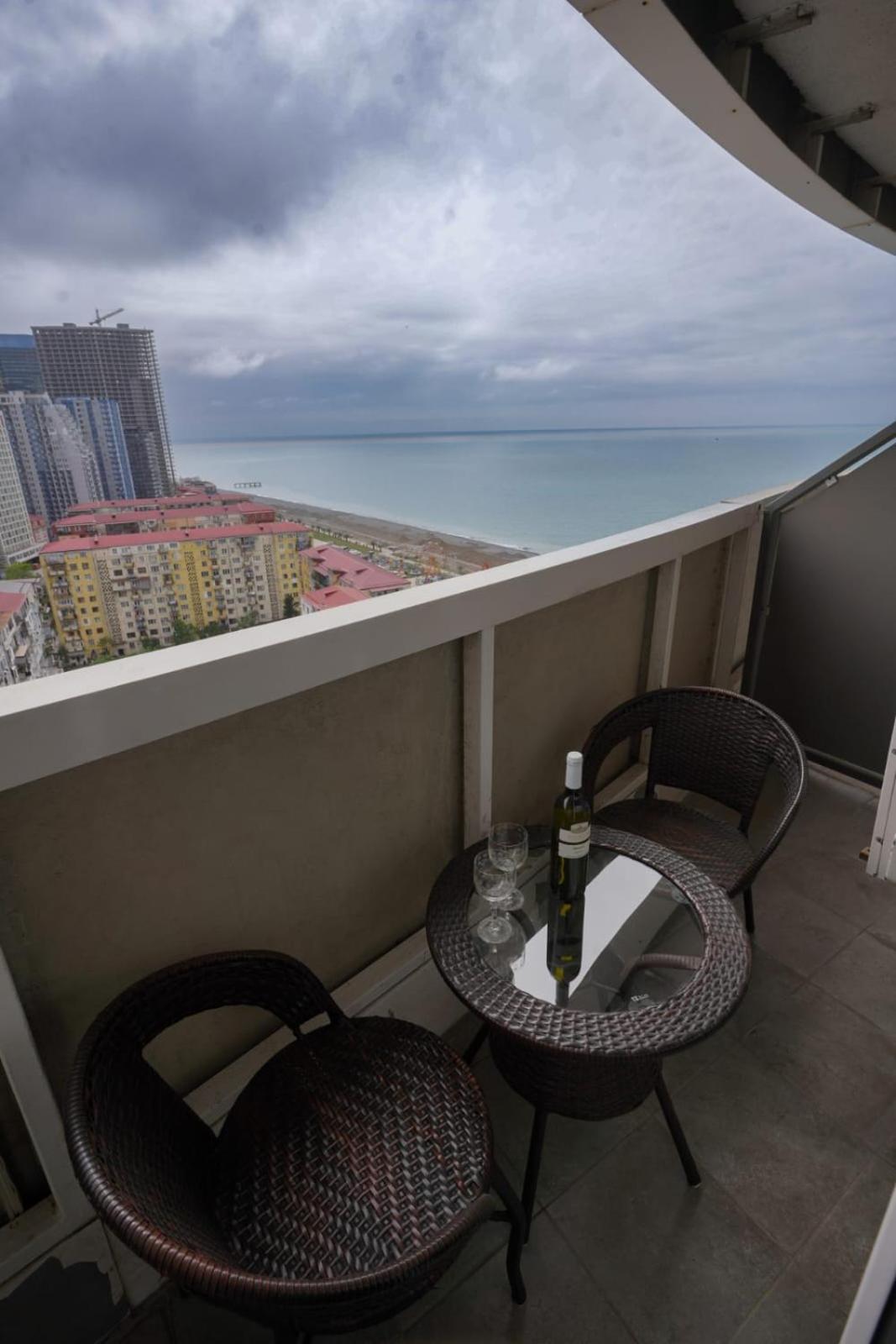 Apartment Orbi Dado Batumi Bagian luar foto